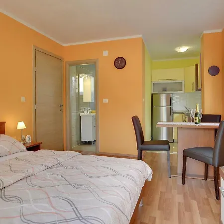 Апартаменты House Kralj Медулин